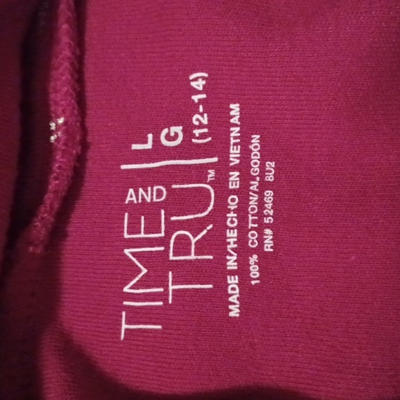 💙🌺Time and Tru Red and Gold Long Sleeve Tee - Picture 4 of 6